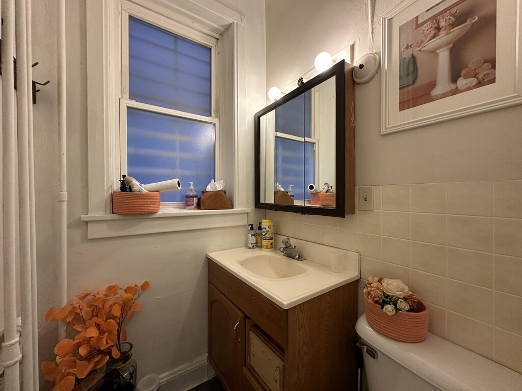 Building Photo - 3422 N Lincoln Ave