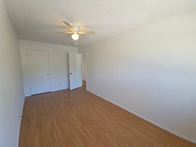 Building Photo - L. Street Duplex