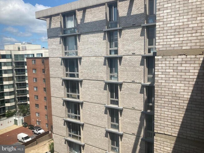 Building Photo - 940 25th St NW