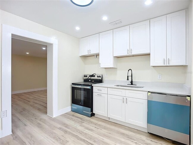 Building Photo - 4513 W Gray St