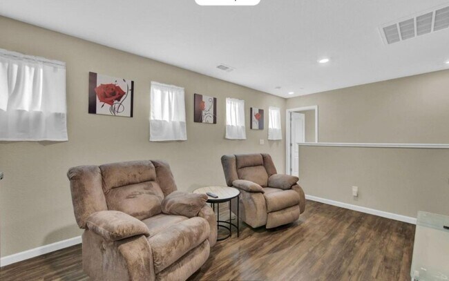 Building Photo - Stunning Natomas 5/3! PLEASE READ ENTIRE A...