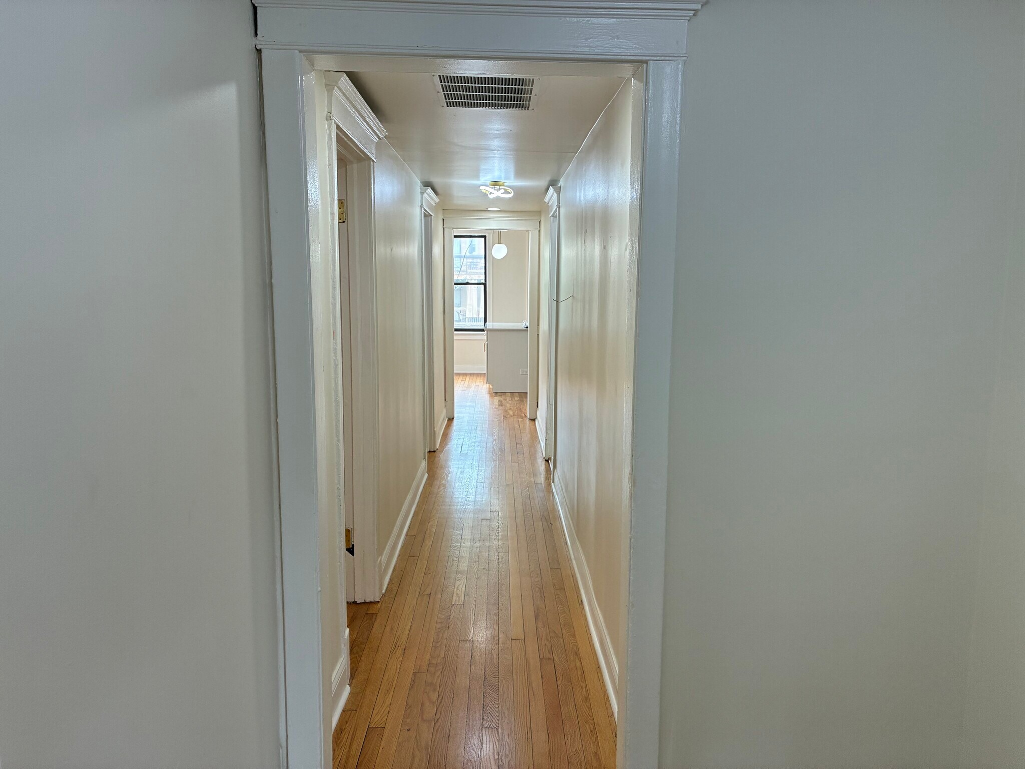 Building Photo - 6142 S Rhodes Ave