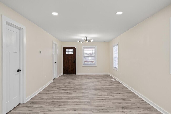 Building Photo - 3949 Hoyt Ave