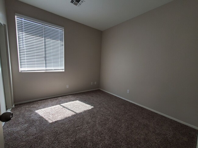 Building Photo - LAVEEN VILLAGE BEAUTIFUL 3 BEDROOMS PLUS D...