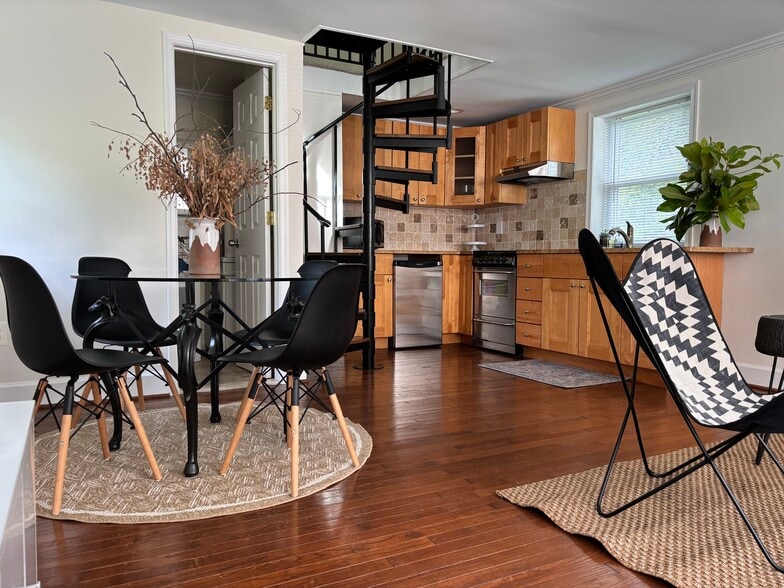 Primary Photo - 2957 Strathmeade St