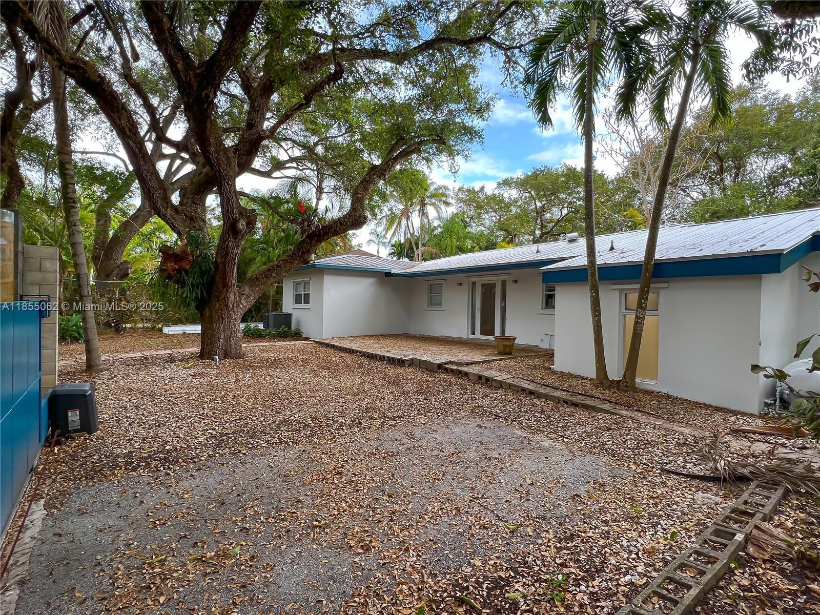Building Photo - 3850 Crawford Ave