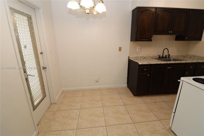 Building Photo - 1708 N 16th Ave