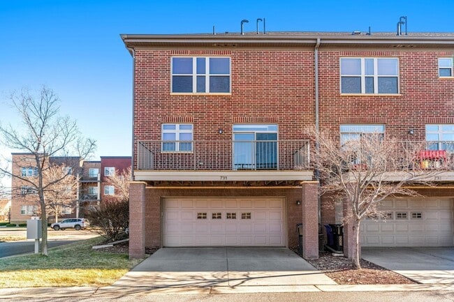 Building Photo - 731 Mercer St