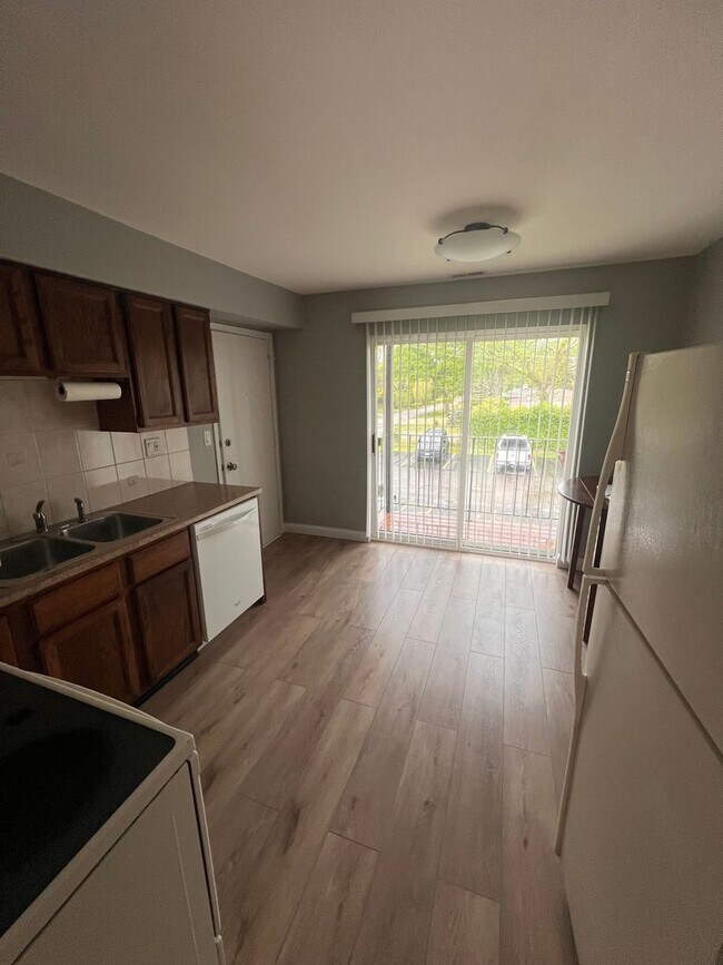 Building Photo - 9360 Hamilton Ct
