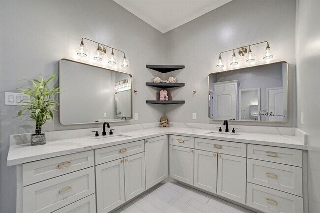 Building Photo - 26511 Meadow Ln