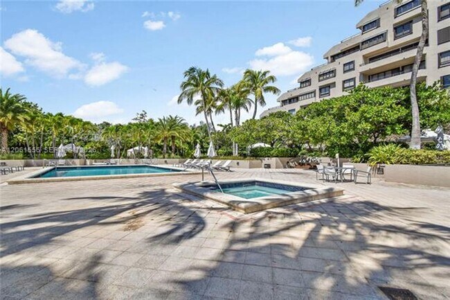 Building Photo - 151 Crandon Blvd