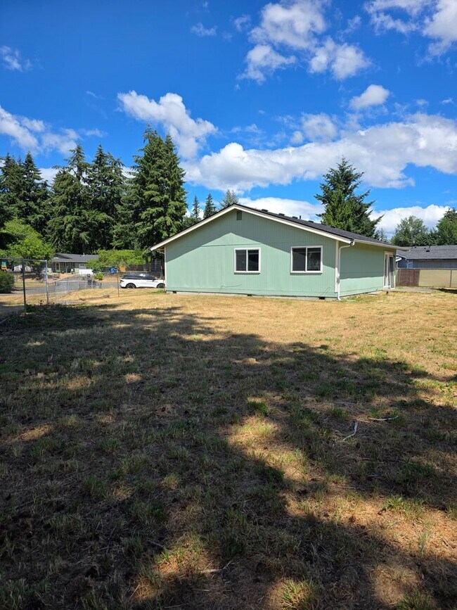Building Photo - Recently Updated Home