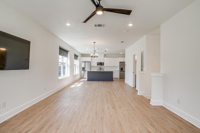 Building Photo - 2335 Benbrook Blvd