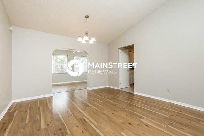 Building Photo - 4 Bedroom Pet-Friendly Home in Clermont, FL with Main Street Renewal