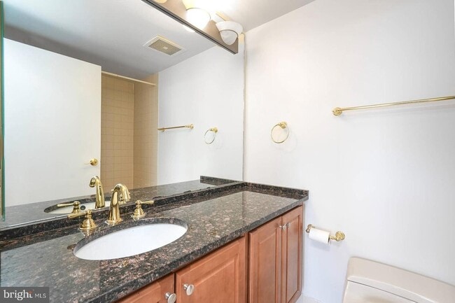 Building Photo - 1530 Key Blvd