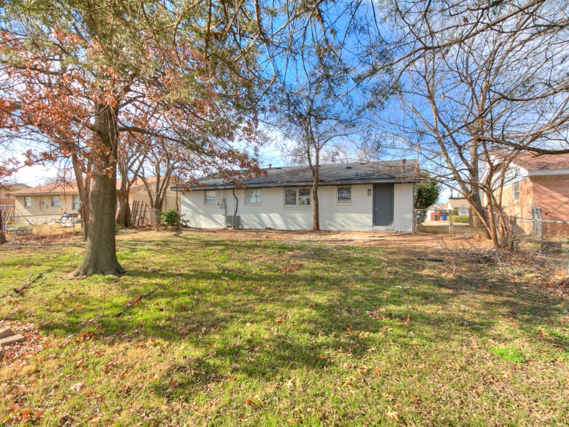 Building Photo - 1112 N Norman Ave