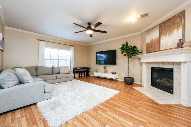 Building Photo - 2865 Westhollow Dr