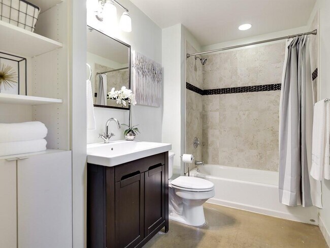 Building Photo - 710 Colorado St