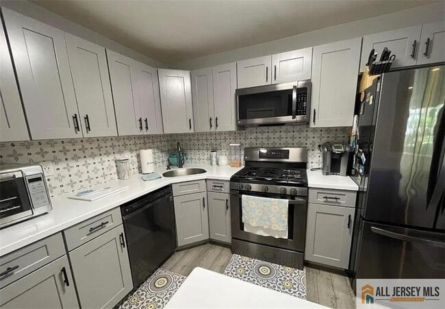 Building Photo - 802 Meadow Ct