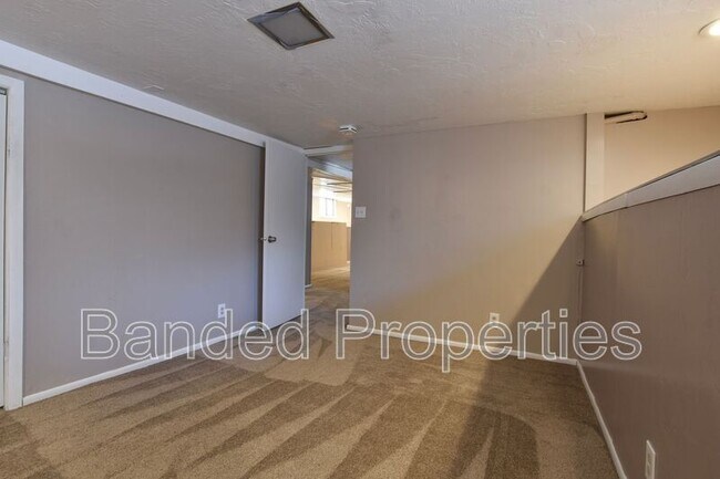 Building Photo - 665 E Garfield Ave