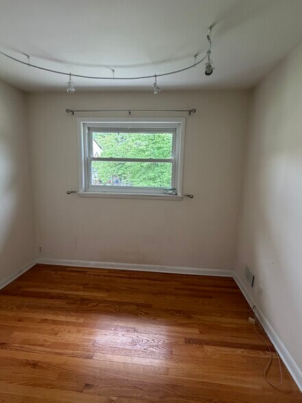 Building Photo - 42 Alpine Dr