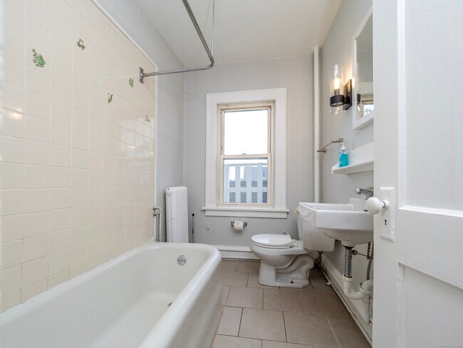 Building Photo - 33 Seaview Ave