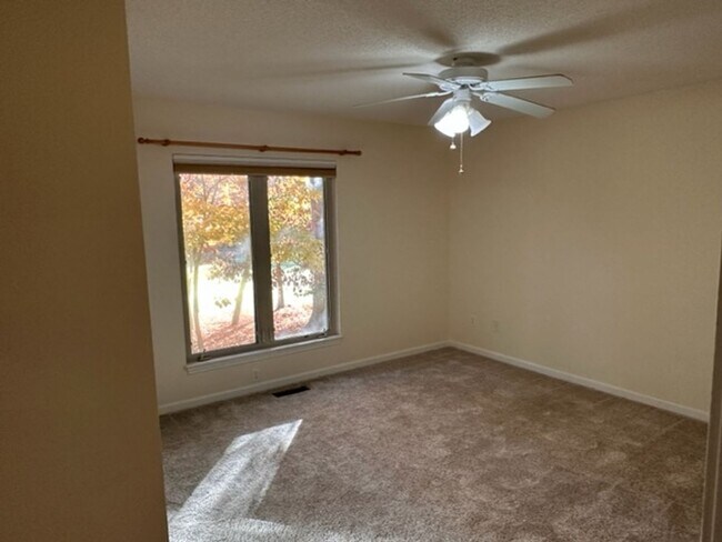 Building Photo - Golf Front Rental *Unfurnished*