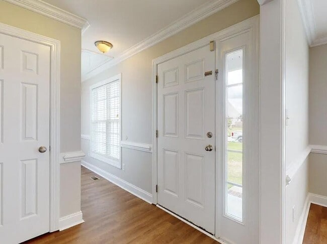 Building Photo - 1013 Sebring Dr