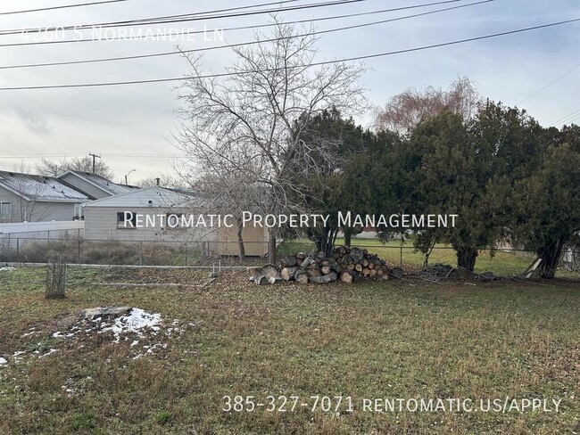 Building Photo - 4260 S Normandie Ln