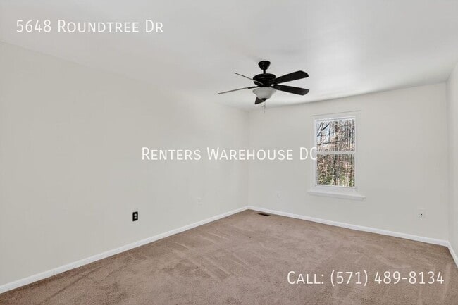 Building Photo - 5648 Roundtree Dr