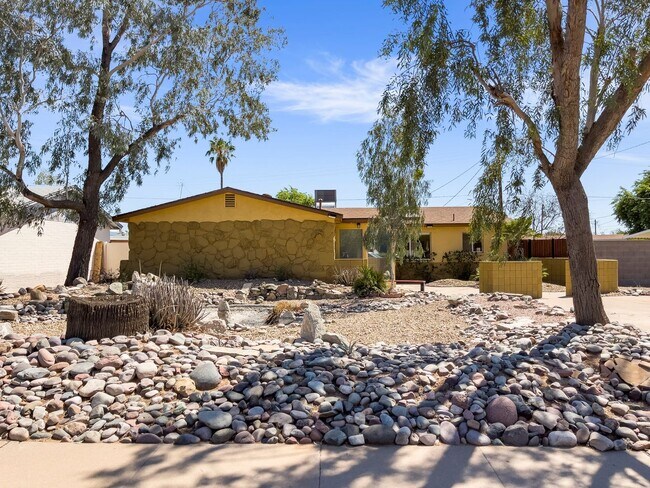 Building Photo - 1913 E El Parque Dr