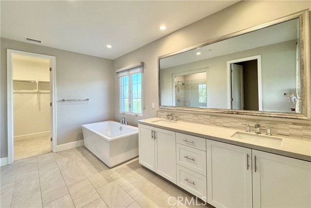 Building Photo - 115 Locanda