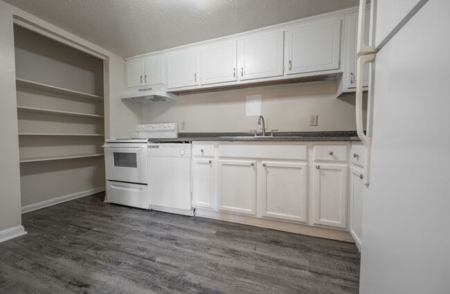 Coming Soon! 2 Bedroom Condo In CHAPEL HILL! - Coming Soon!  2 Bedroom Condo In CHAPEL HILL!
