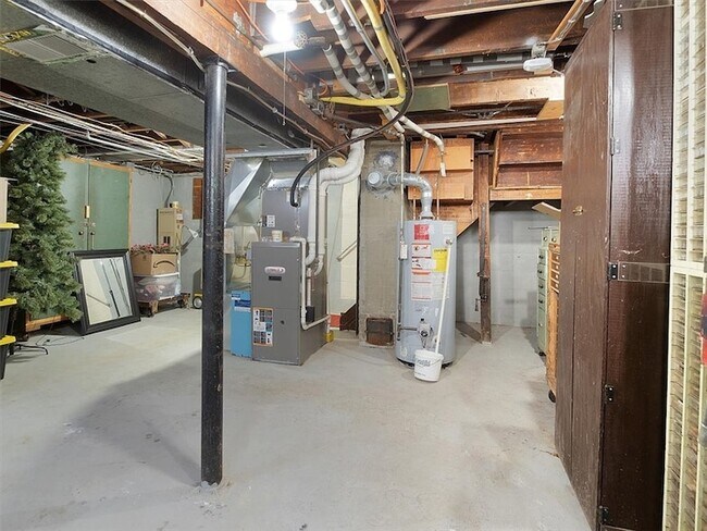 Building Photo - 92 Veness Ave