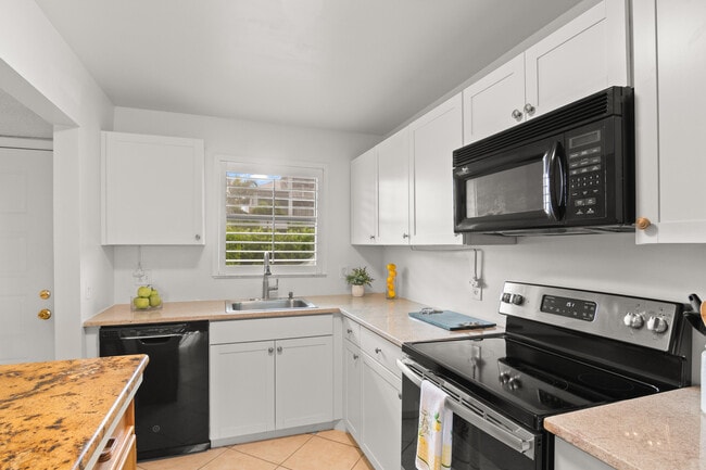 Building Photo - 1300 Seaway Dr