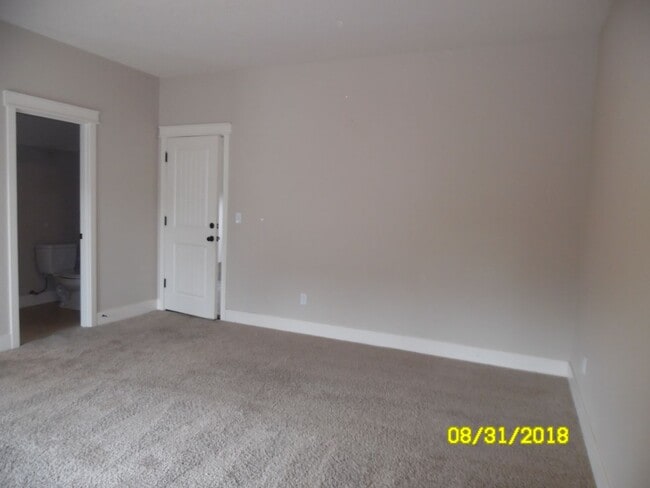 Building Photo - 1116 SE Millwright Ave.