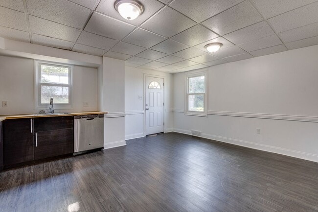 Building Photo - Available MAY 2026 - Beautiful 2 bedroom home in Mt Washington!