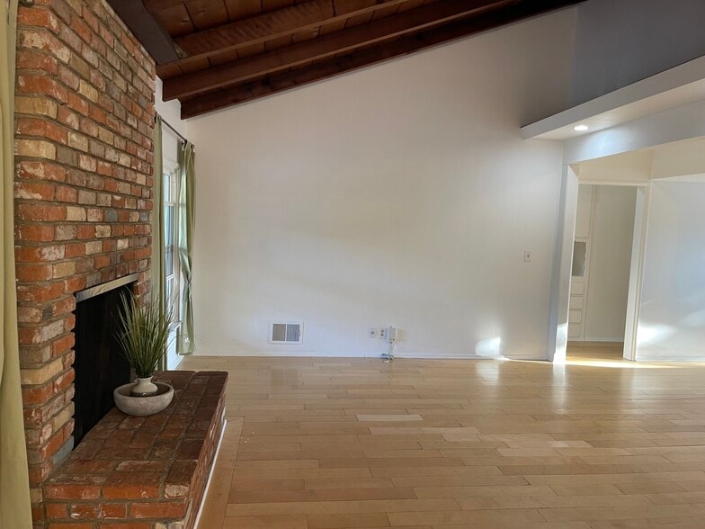 Building Photo - 3406 Wade St