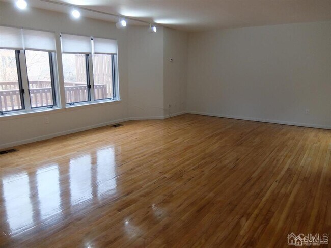 Building Photo - 35 Sayre Dr