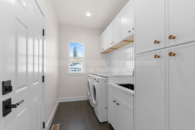 Building Photo - 222 N Sargent Rd