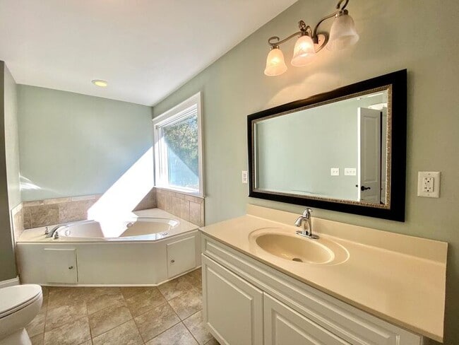 Building Photo - 3870 Hog Mountain Rd