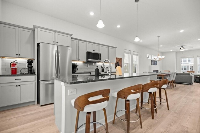 Building Photo - 2273 E 100th St