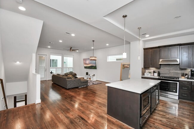 Building Photo - 326 Eado Park Cir