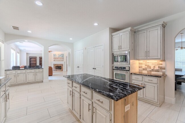 Building Photo - 7 Stickley Ct