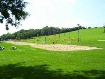 Building Photo - 5900 Oakwood Dr
