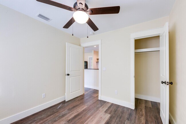 Building Photo - 1500 Dacron Dr