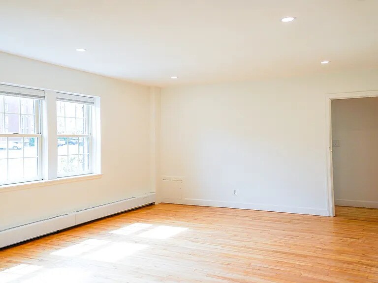 Building Photo - 33 Hammond Pond Pky