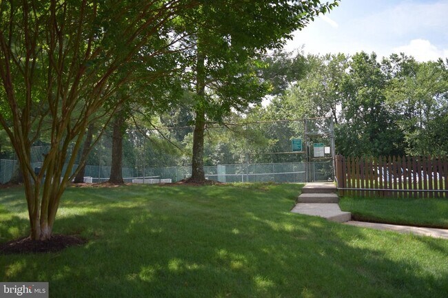 Building Photo - 5032 Beech Ct