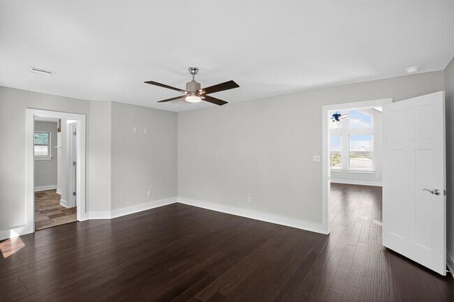 Building Photo - 10624 Lake Park Dr