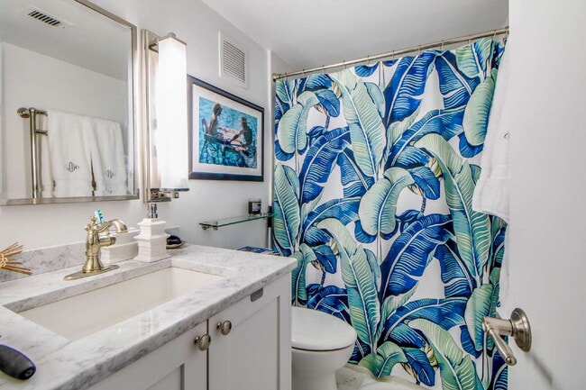 Building Photo - Affordable (utils included!) Luxury Living...